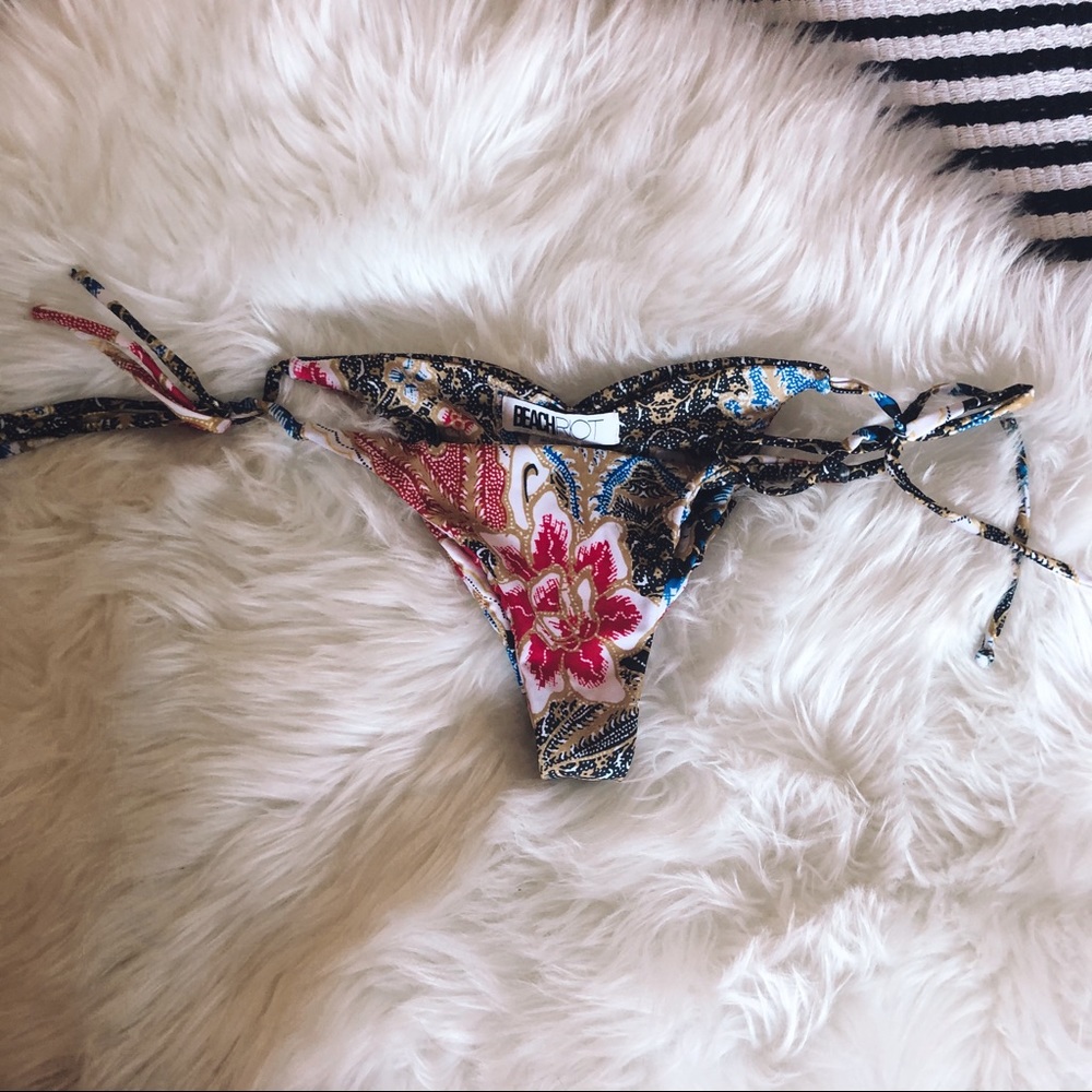 RARE Beach Riot Bottoms